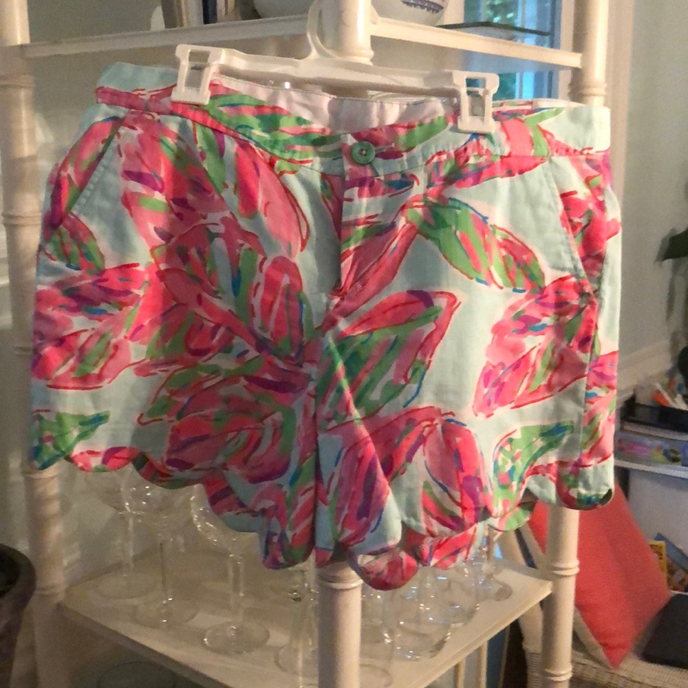 Floral print with round ends